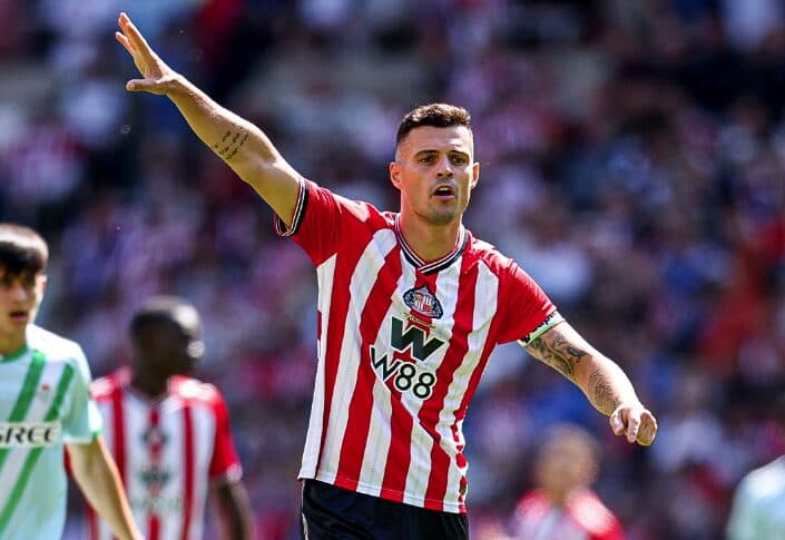 Trajneri i Sunderland e lavdëron Granit Xhakën: Ai ua bën jetën më të lehtë lojtarëve përreth tij