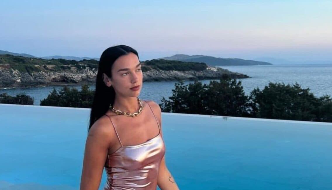 Pas ‘Sunny Hill’, Dua Lipa shijon pushimet në Shqipëri: Arrita në shtëpi