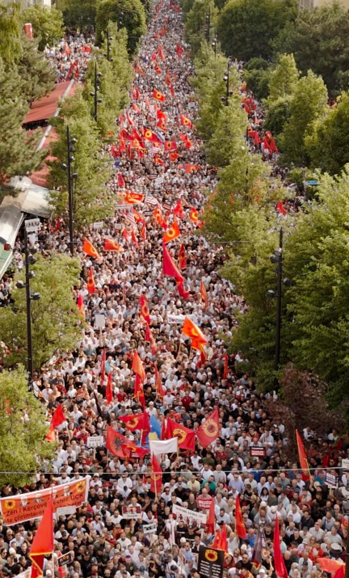Edi Rama ndan foto nga protesta kundër Gjykatës Speciale në Prishtinë: Liria ka emër dhe nuk është fajtore