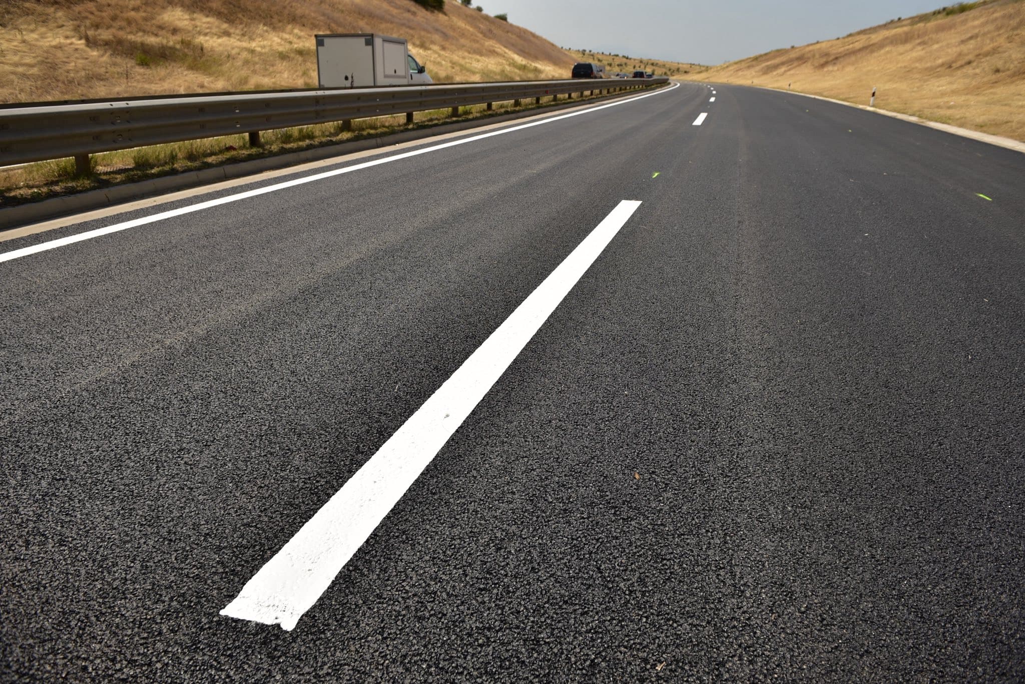 1.9 milionë euro për sinjalistikë horizontale e vertikale në autostradën “Ibrahim Rugova”, Ministri jep detaje