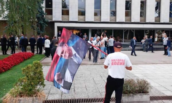 Kuvendi i Republikës Sërpska dhe Dodik sfidojnë Bosnjën me referendum