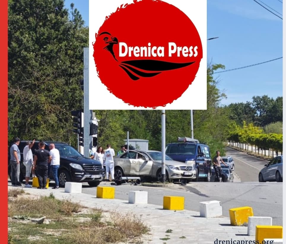 Skenderaj – Aksident trafiku tek semaforët afër Xhamisë “Shaban Jashari”