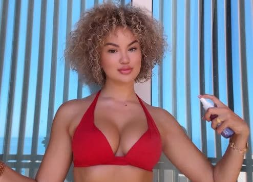Me bikini të kuqe dhe linja perfekte, Arta Elezaj “ndez” Instagramin