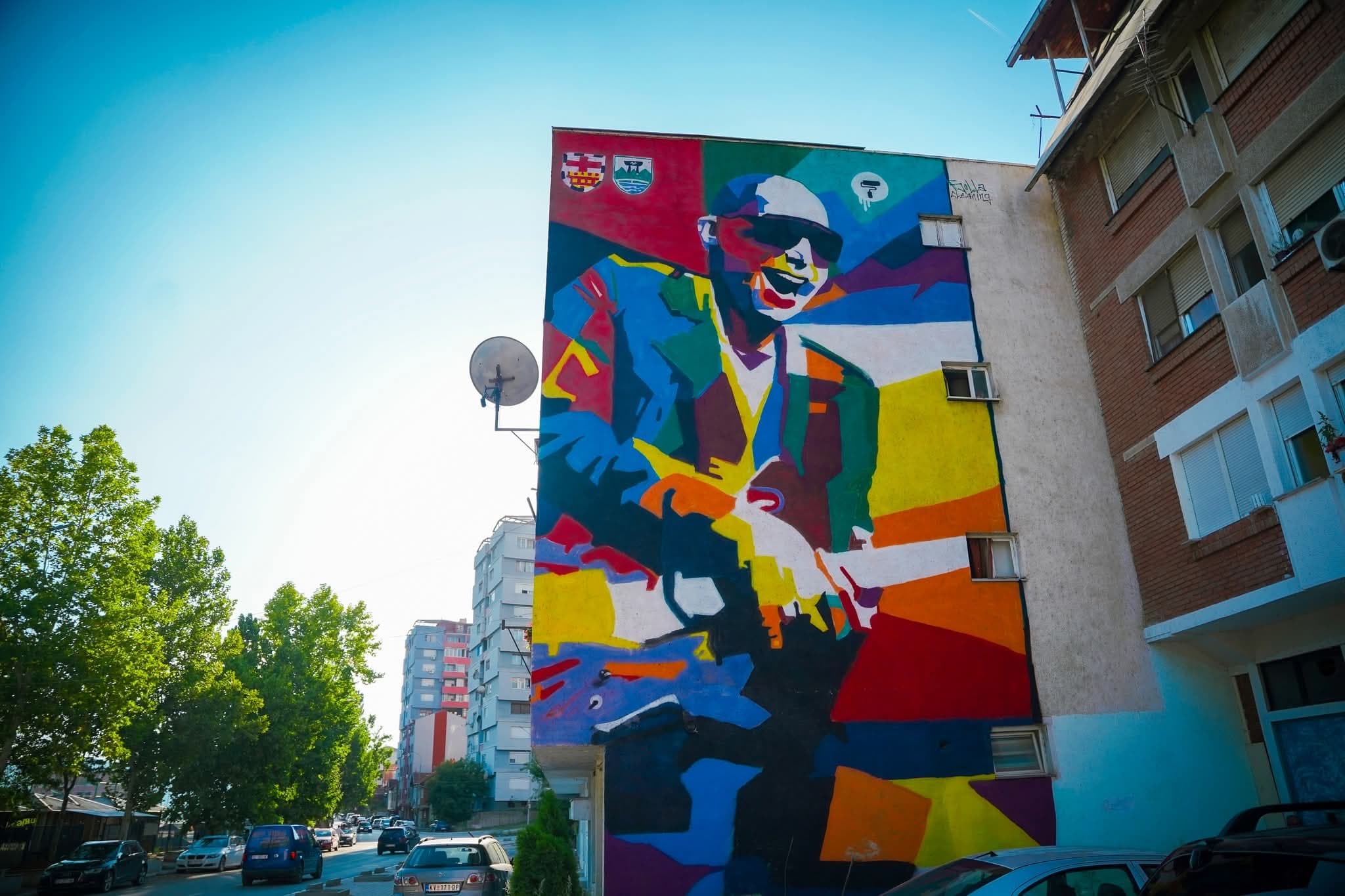 Producentit amerikan i bëhet mural në veri të Kosovës, ai falendëron artistët shqiptarë për këtë vepër