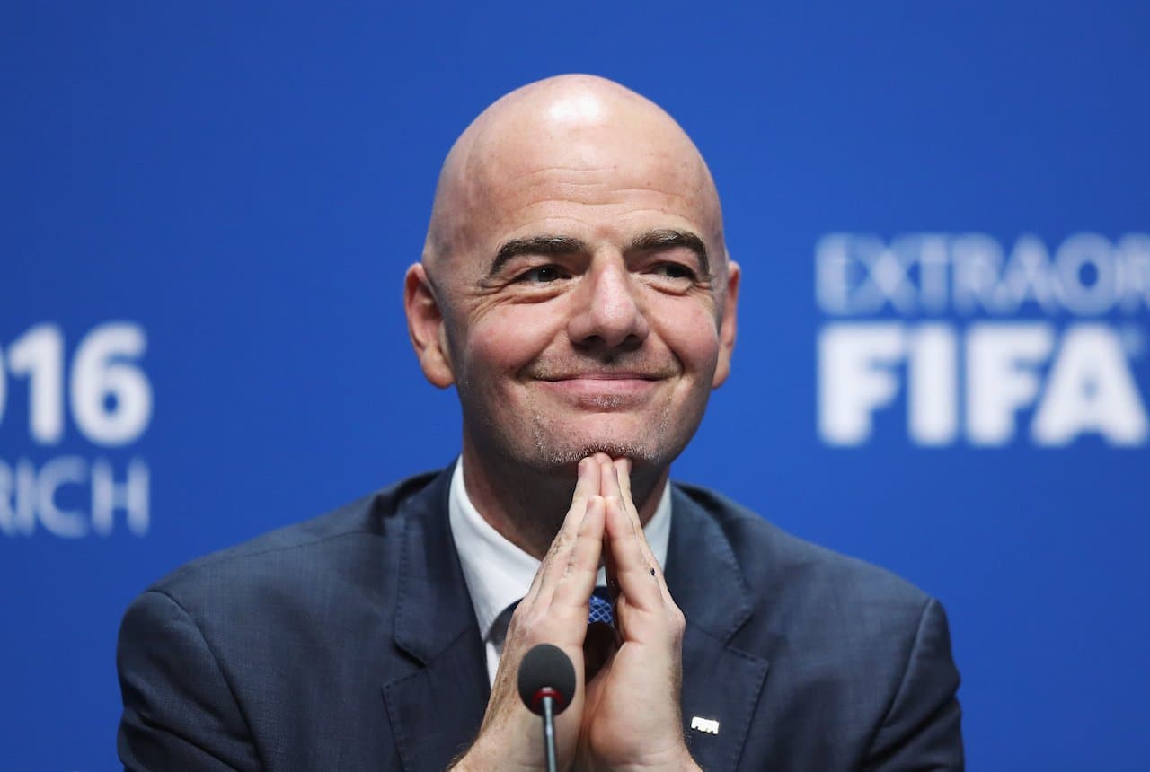Presidenti i FIFA-s Infantino sot vjen në Kosovë, dekorohet nga Vjosa Osmani