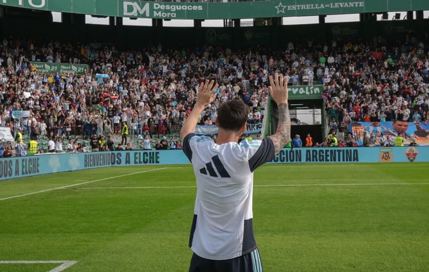 Messi falënderon tifozët e pranishëm në stadiumin e Elches: Është kënaqësi, keni treguar gjithmonë dashni për mua!