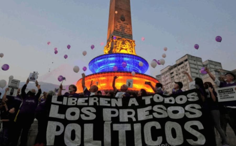 Qeveria venezueliane gati të lirojë të burgosurit politik