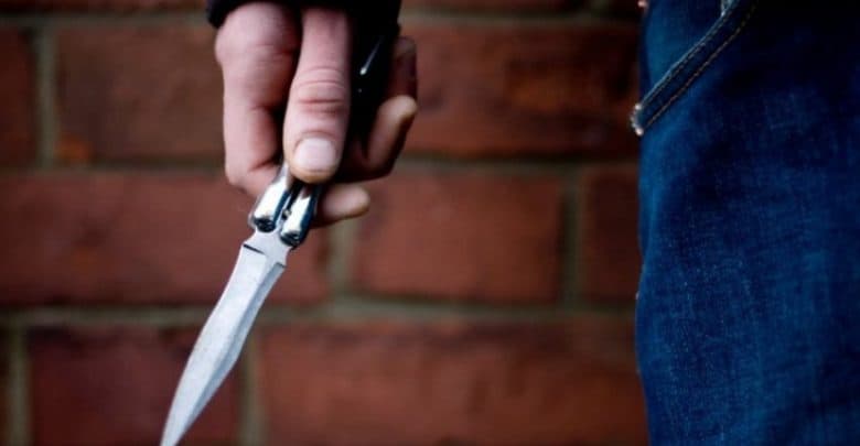 Featured image for Përleshje fizike në Lipjan, dy persona dyshohet që u therën me thikë, gjashtë të tjerë shoqërohen në Polici