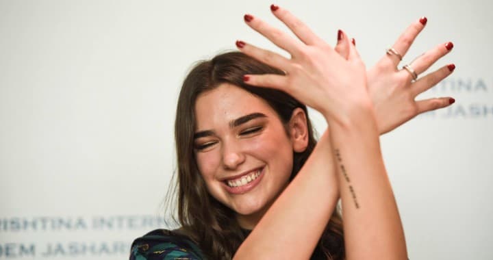 Dua Lipa uron pavarësinë