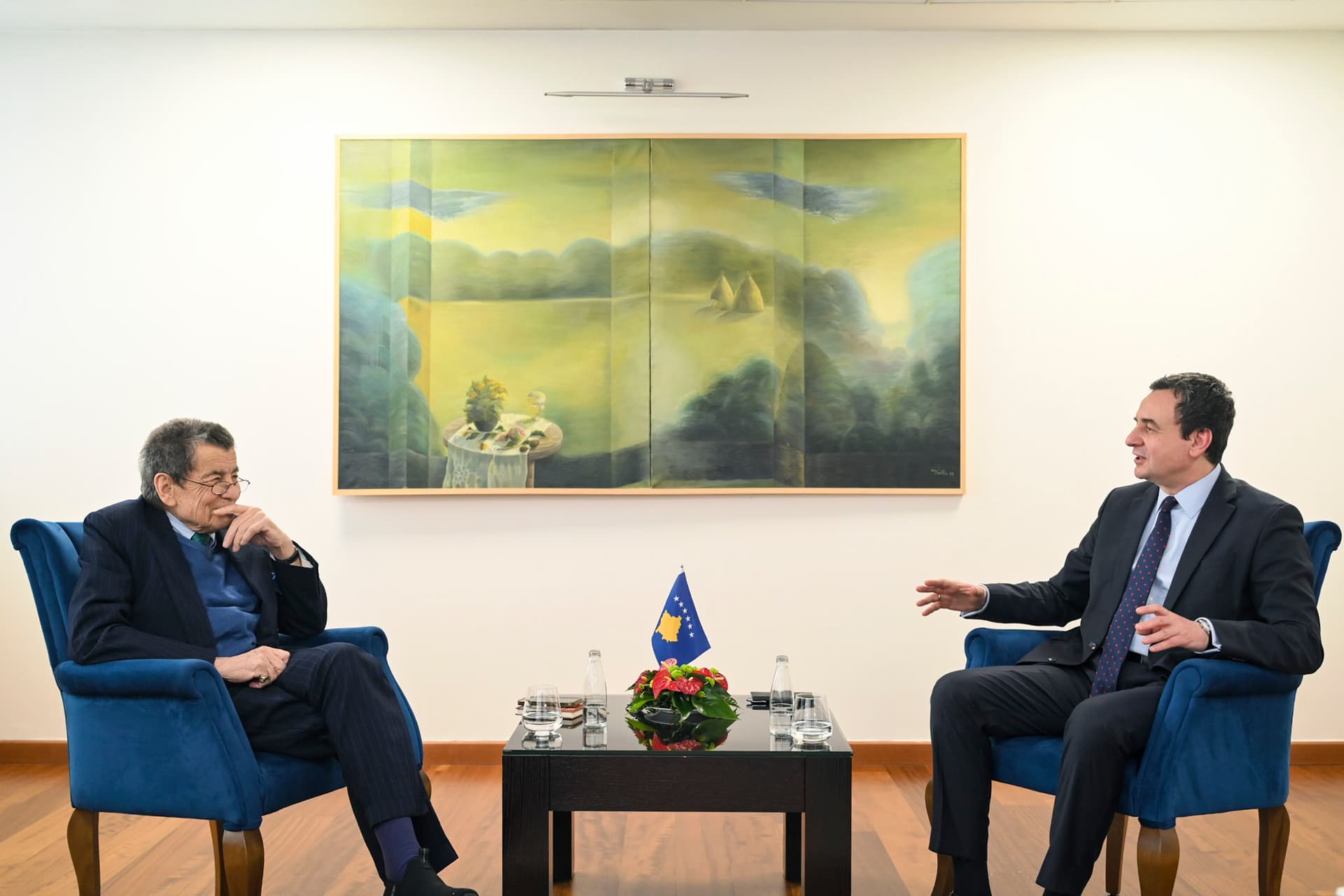Kurti pret Sir Geoffrey Nice, diskutojnë çështje juridike dhe mbështetjen për të akuzuarit e Gjykatës Speciale