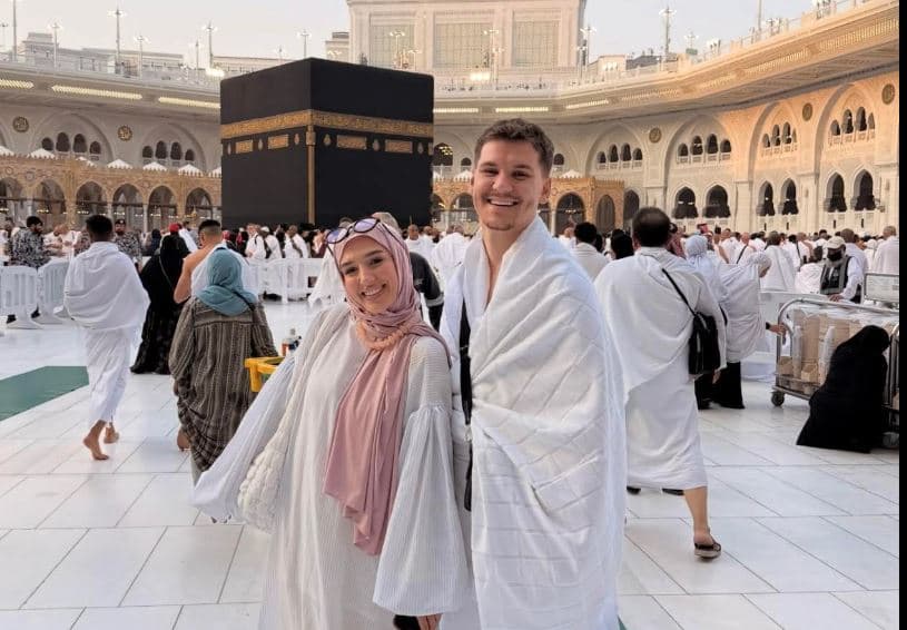 Adri e Ilriana urojnë besimtarët musliman: Paqe në zemër, dritë në shpirt dhe begati në sofrën tuaj