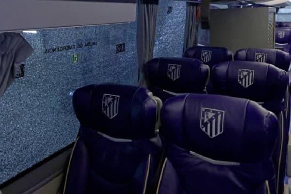 Sulm ndaj autobusit të Atletico Madrid në “Camp Nou” para ndeshjes së djeshme me Barcelonën