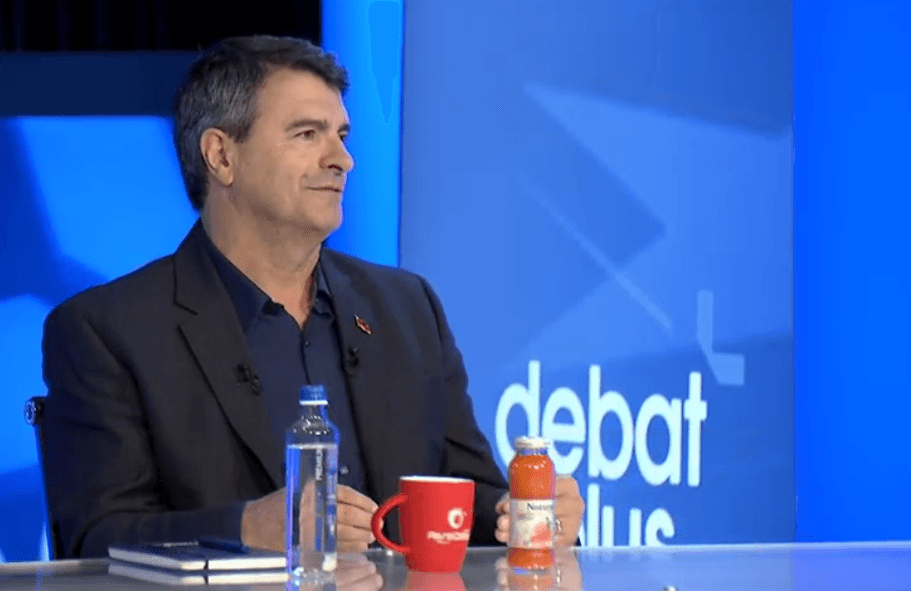 “Jam pjesë e lojës, tash e shohim qysh bëhet loja” – Florin Krasniqi i rikthehet politikës