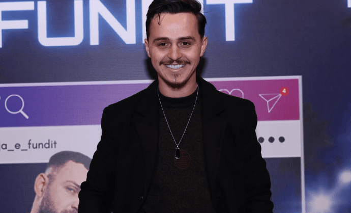 Akil Varfi reagon pas eliminimit nga “Ferma VIP 3” dhe mendon se i është bërë padrejtësi