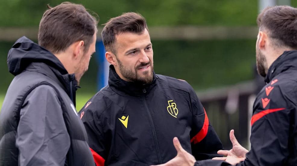 Një 18-vjeçar ia ka zënë vendin, Ajeti planifikon largimin nga Baseli