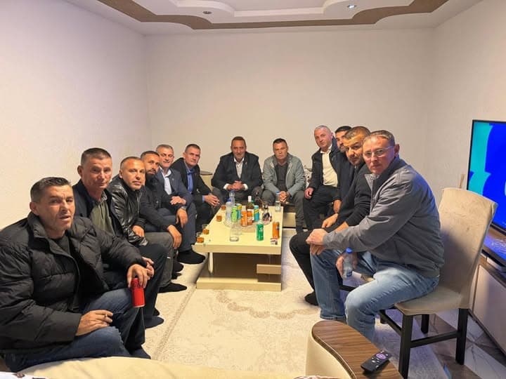 Pajtohen familjet Bajraktari dhe Krasniqi në Junik, me ndërmjetësimin e Daut Haradinajt