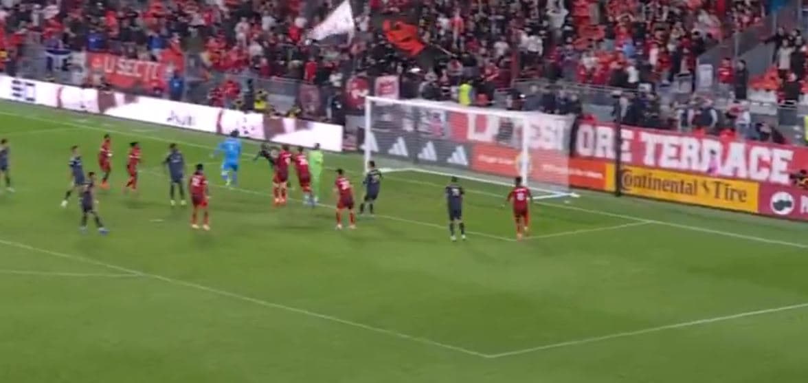 Portieri shënon gol në sekondat e fundit në MLS