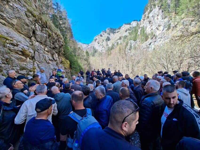 Protestohet në Çakorr për hapjen e kufirit me Malin e Zi