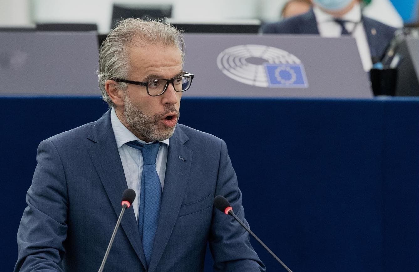 Eurodeputeti Reuten: Pesëshja e BE-së ta njohë Kosovën, s’kanë arsye për të mos e bërë këtë më