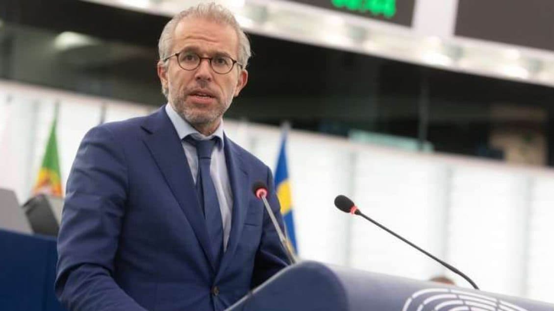 Eurodeputeti holandez ‘‘shpreson’’ se një nga 5 vendet mosnjohëse do ndryshojë qëndrim: Po fshihen pas njëra-tjetrës