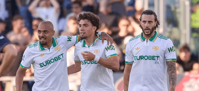 Roma e mposht Bolognën dhe vazhdon luftën për Champions