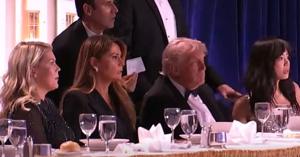 Momenti kur Trump dhe Zonja e Parë nxirren me nxitim nga darka e Shtëpisë së Bardhë