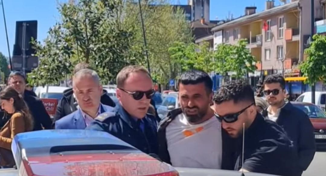 Arrestohet një person në Prishtinë, tentoi të sulmojë disa pjesëmarrës gjatë prezantimit të muralit për nënë Ferdonijen