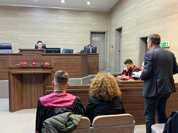 Gjyqi për gazin në kuvend, mbrojtja me vërejtje për provat e prokurorisë