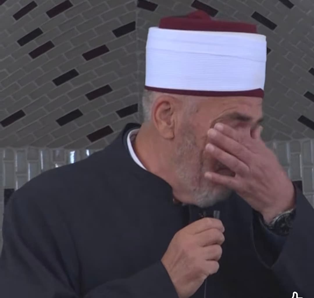 “Ma bani hallall” Hoxha Osman Musliu ia plas vajit para xhematlinjëve në Drenas (FOTO)