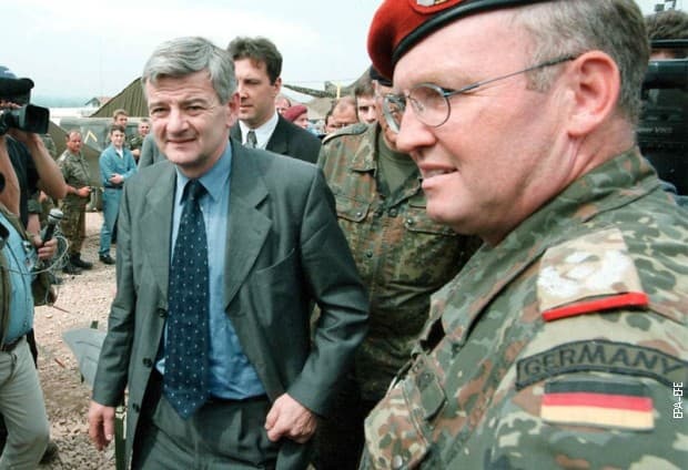 Fischer mbron ndërhyrjen në Kosovë më 1999: E fajësoj veten që mu desh aq shumë kohë ta kuptoja natyrën e vërtetë të konfliktit