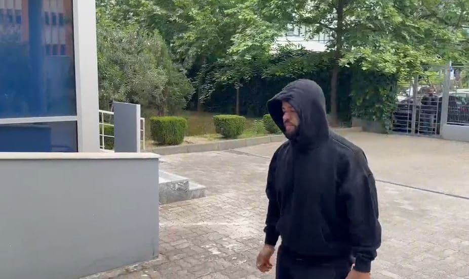 Noizy paraqitet në Gjykatë