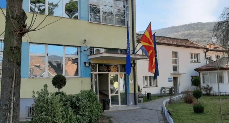 Vidhet kasaforta me donacione në një xhami të Tetovës