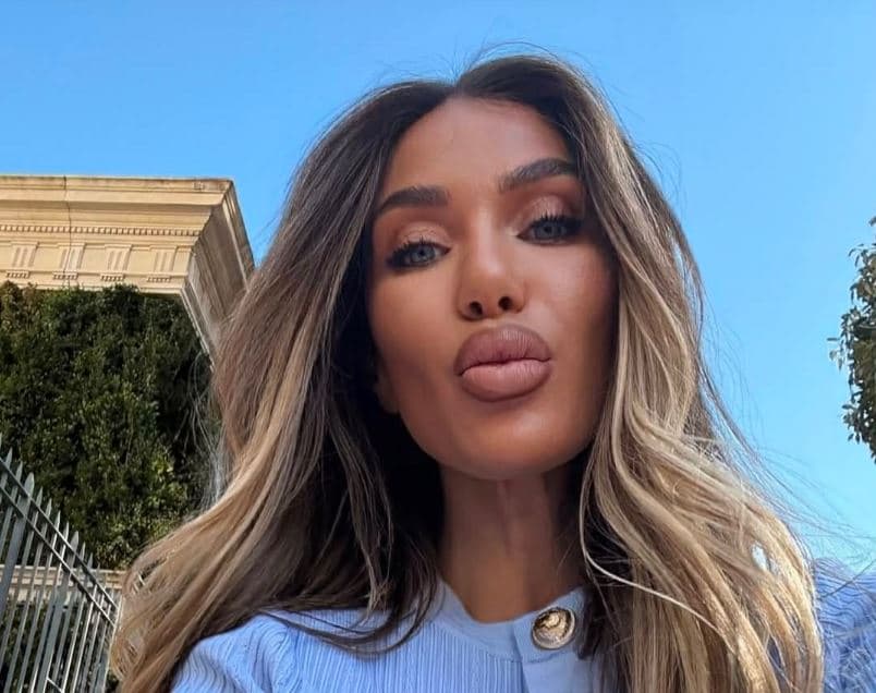Adelina shfaqet me kaq stil rrugëve të Shkupit