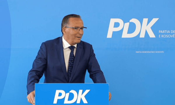 Hamza: Kosova s’mund të ecë përpara me fajësime, arsyetime dhe kriza politike