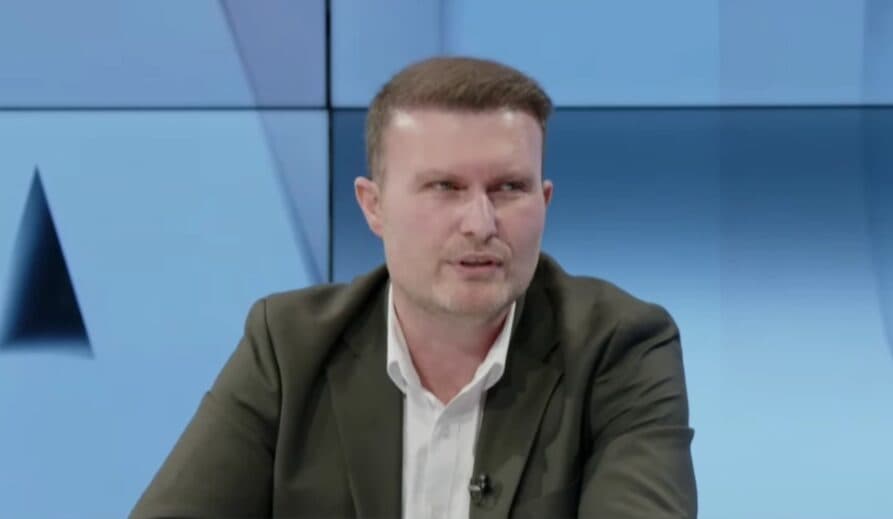 “Shumë njerëz janë zhgënjy me Kurtin”, kandidati për deputet i PDK’së Besim Hoxha, kritikon pushtetin e Kurtit