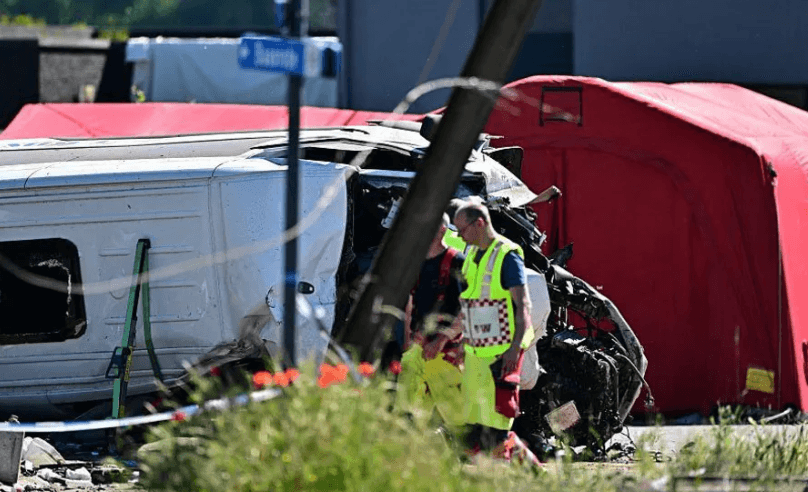 Tragjedi në Belgjikë: Minibusi me nxënës përplaset me trenin, 4 të vdekur