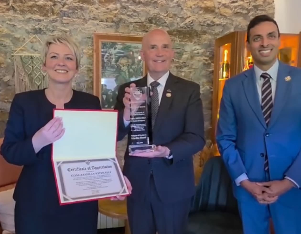Kryetarja e Preshevës ndan pamje nga pritja e dy kongresistëve amerikanë: Zëri i Luginës sot u dëgjua te ata që marrin vendime të mëdha