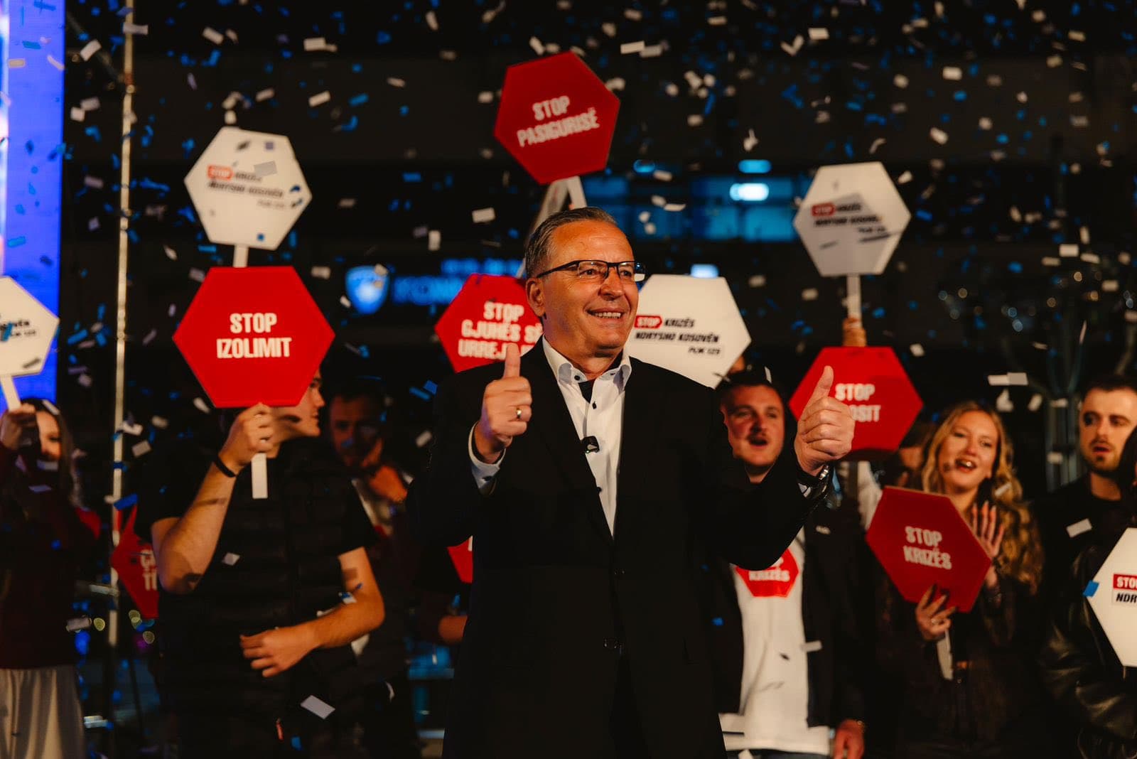 Hamza publikon video nga tubimi hapës në Ferizaj: Më 7 qershor, me votën tuaj, do t’i themi STOP krizës