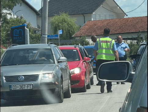 Featured image for Aksident trafiku në Krushevë të Klinës, disa automjete të përfshira