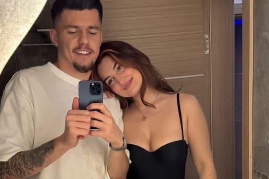 Vesa publikon fotografinë simpatike me Mirlindin dhe vajzën