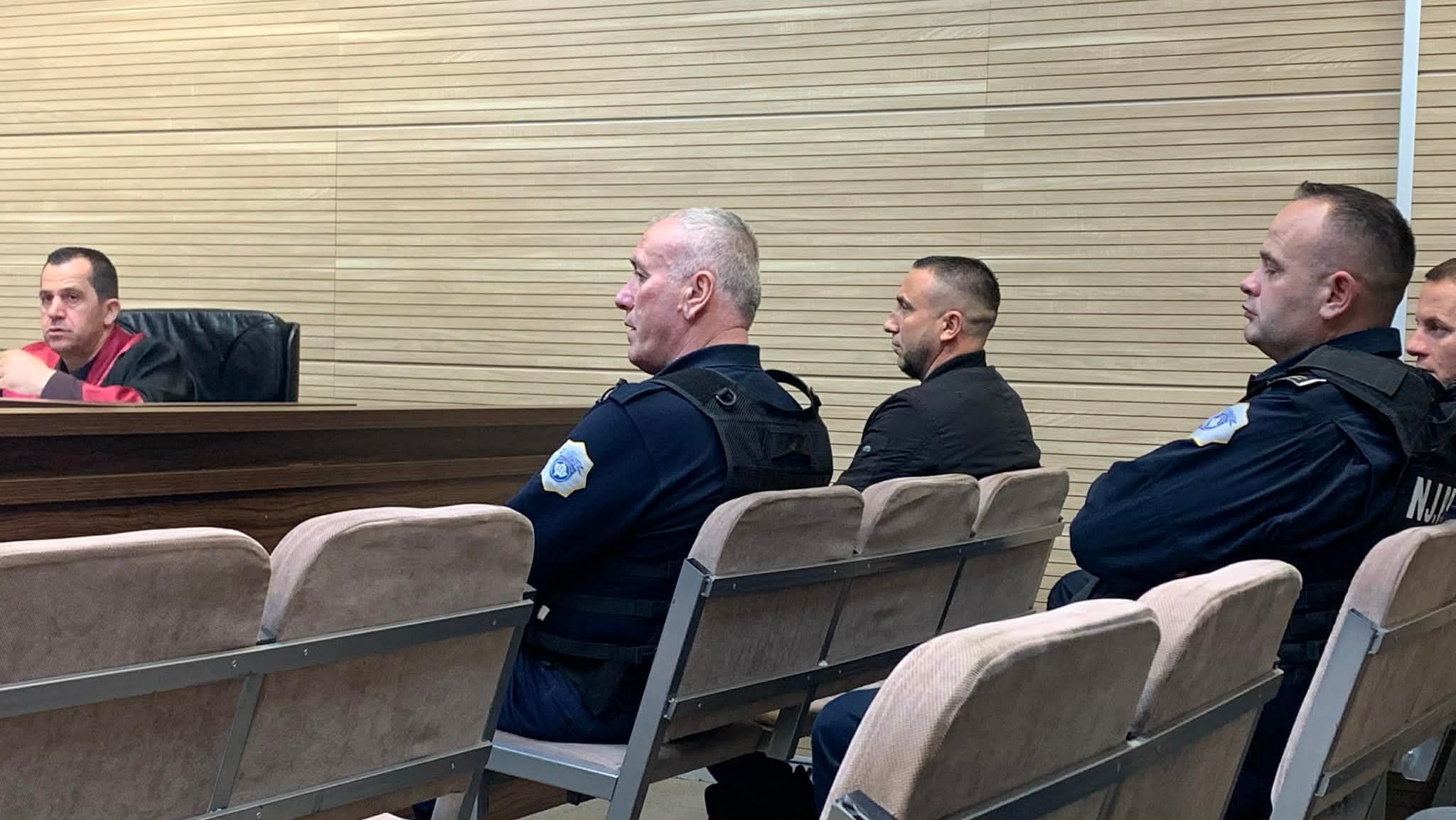 Featured image for Dënohet me 24 vjet burgim i akuzuari për vrasjen në Zllakuqan pas mosmarrëveshjes së fëmijëve