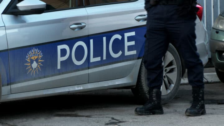 Featured image for Gjashtë raste të armëmbajtjes pa leje në 24 orët e fundit në Kosovë, sekuestrohen armë dhe municion