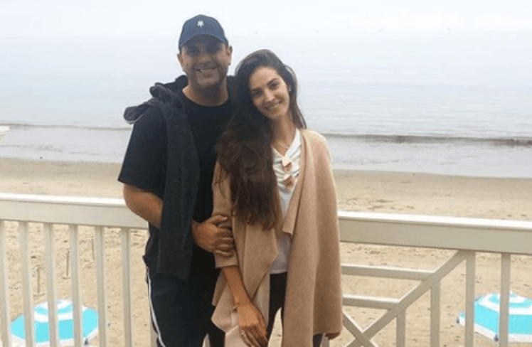 Emina Çunmulaj me dedikim të veçantë për bashkëshortin në ditëlindjen e tij