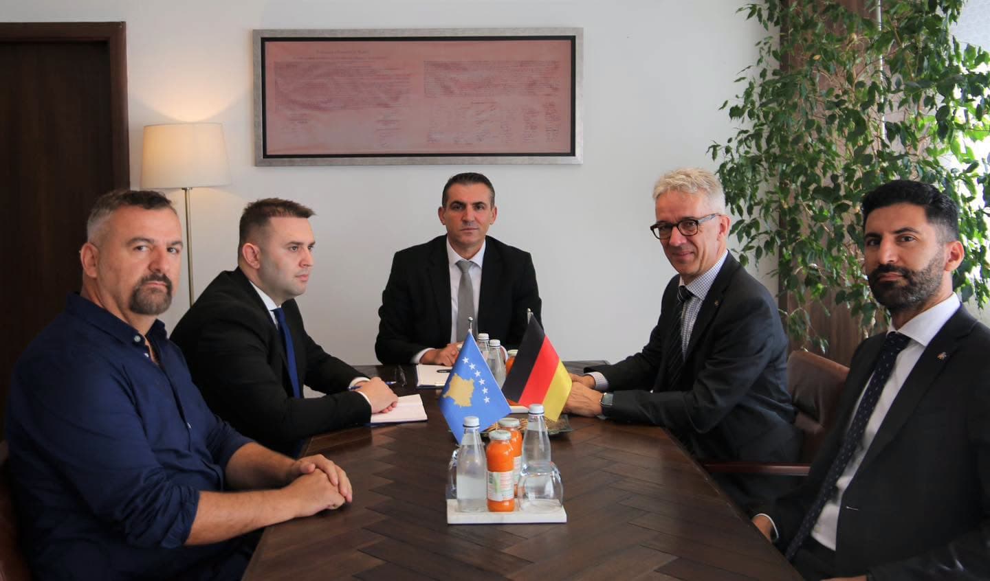 Featured image for Lufta kundër korrupsionit dhe krimit të organizuar temë e diskutimit mes kryeprokurorit dhe ambasadorit gjerman