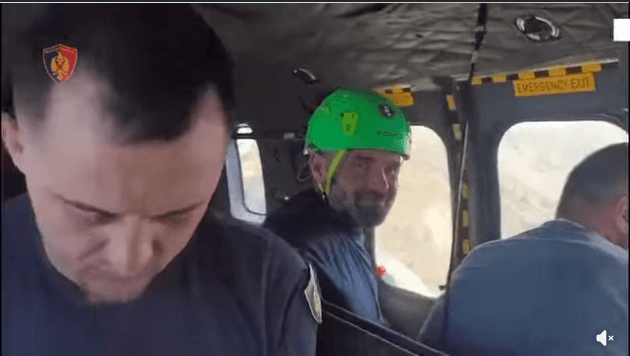 Featured image for Përfundon pas 12 orësh operacioni i kërkim-shpëtimit për turistin çek që kishte mbetur i bllokuar në Malin e Çikës (Video)