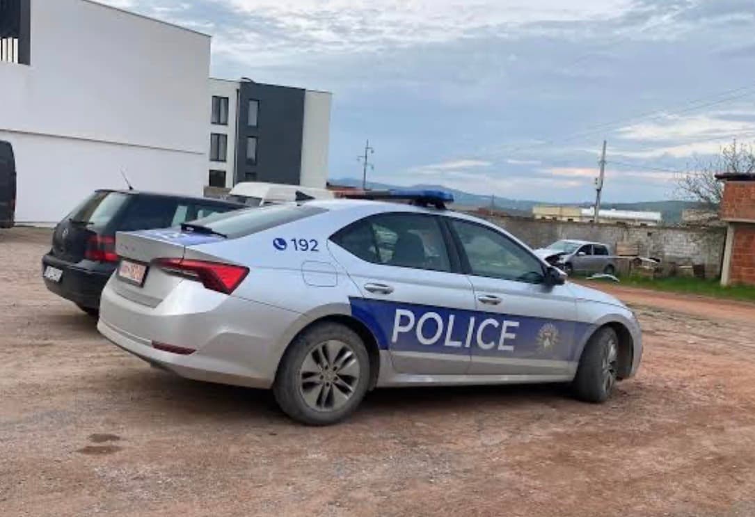 Arrestohen një burrë dhe një grua në Klinë, dyshohet se u rrahën mes vete