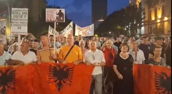 Dita e 92-të e protestës në Tiranë, kërkesat e njëjta: dorëheqja e Qeverisë dhe krijimi i një Qeverie teknike