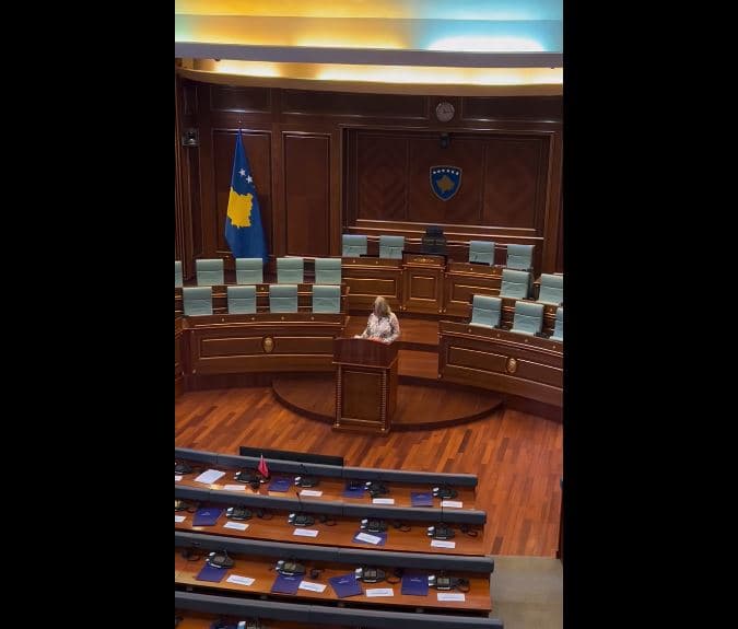 Haxhiu: Kurti është uzurpues serik i institucioneve, po e mban të bllokuar kuvendin