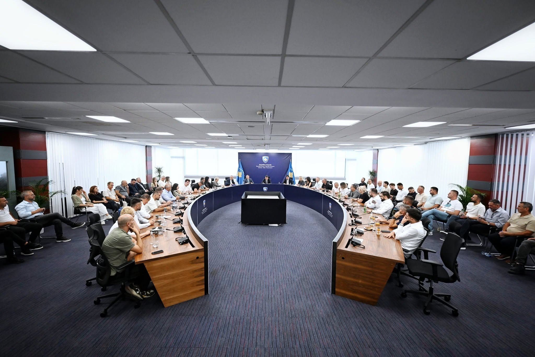 Kosova kërkon ndërhyrjen e BE-së dhe SHBA-së për mbrojtjen e shqiptarëve në Luginë