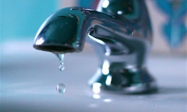 Ndërpritet furnizimi me ujë në disa zona të Prishtinës, ekipet dalin në terren për sanimin e defektit